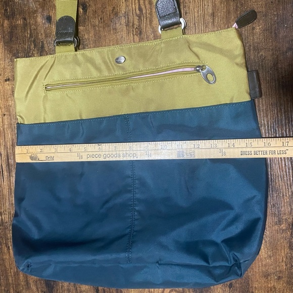 Mosey Nylon Tote All Color-block Bag Recycled Materials Sustainable - Picture 9 of 11